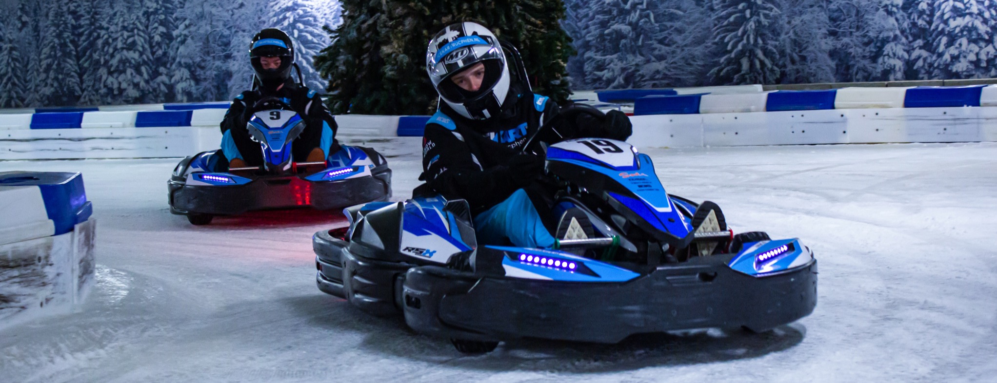 Vlam met 60 km/u over ijs bij deze wintersport